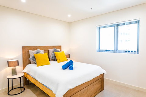 Near Train Station, New 2 BR Apt/free Parking - Accommodation Whitsundays 24