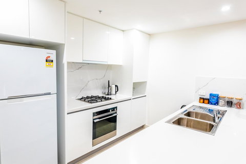 Near Train Station, New 2 BR Apt/free Parking - Accommodation Whitsundays 12