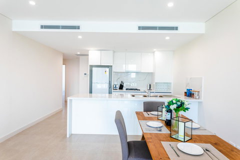 Near Train Station, New 2 BR Apt/free Parking - Accommodation Whitsundays 2