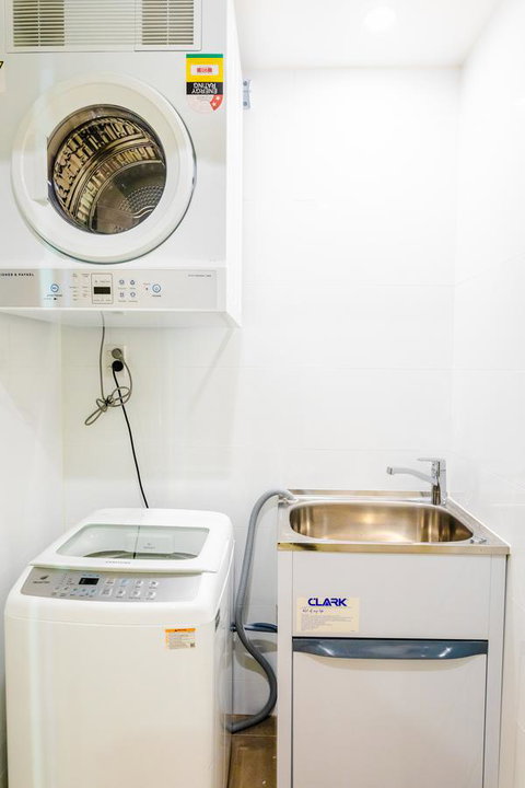 Near Train Station, New 2 BR Apt/free Parking - Accommodation Whitsundays 34