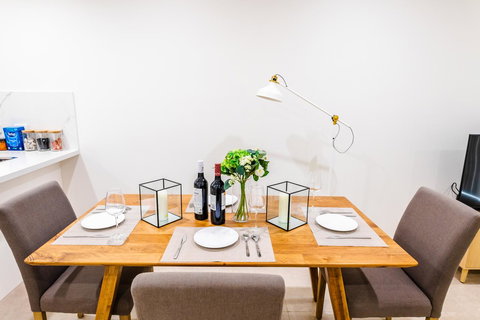 Near Train Station, New 2 BR Apt/free Parking - Accommodation Whitsundays 1