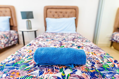 Near Train Station, New 2 BR Apt/free Parking - Accommodation Whitsundays 26