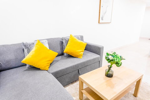 Near Train Station, New 2 BR Apt/free Parking - Accommodation Whitsundays 19