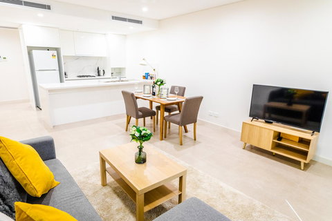 Near Train Station, New 2 BR Apt/free Parking - Accommodation Whitsundays 3