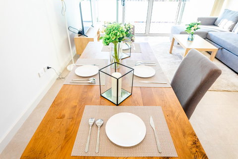 Near Train Station, New 2 BR Apt/free Parking - Accommodation Whitsundays 7