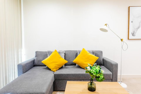 Near Train Station, New 2 BR Apt/free Parking - Accommodation Whitsundays 17