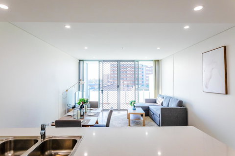 Near Train Station, New 2 BR Apt/free Parking - Accommodation Whitsundays 0