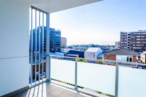 Near Train Station, New 2 BR Apt/free Parking - Accommodation Whitsundays 36