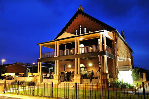 Perry Street Hotel - Accommodation Whitsundays 0