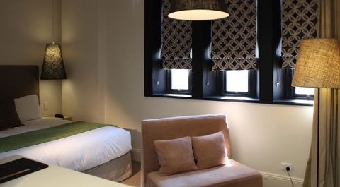 Perry Street Hotel - Accommodation Whitsundays 2
