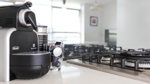 Gadigal Groove - Modern And Bright 3BR Executive Apartment In Zetland With Views - Accommodation Whitsundays 4