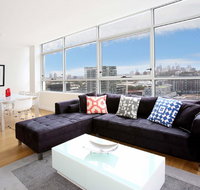 Gadigal Groove - Modern and Bright 3BR Executive Apartment in Zetland with Views - Accommodation Whitsundays