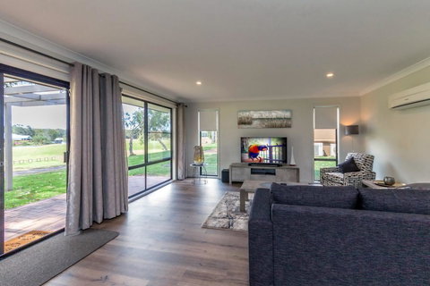 Horizons Retreat & Golf, Villa 133 - Accommodation Whitsundays 2