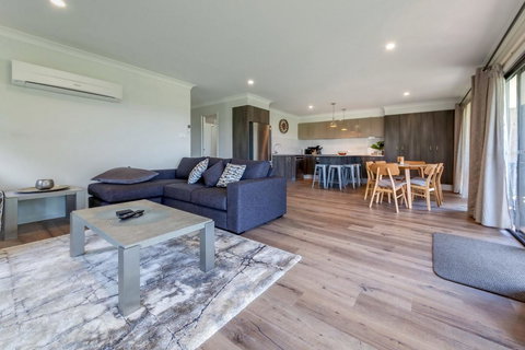 Horizons Retreat & Golf, Villa 133 - Accommodation Whitsundays 3