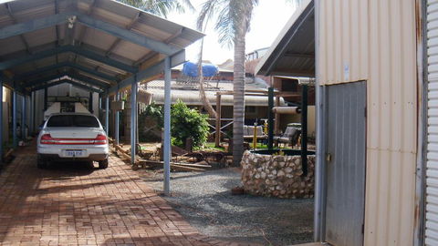 Boulder Lodge - Accommodation Whitsundays 0