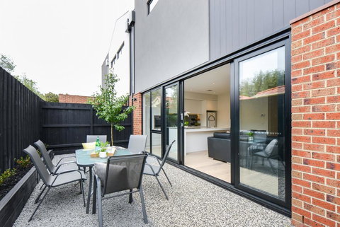 Boutique Stays-Murrumbeena Place 1 - Accommodation Whitsundays 3