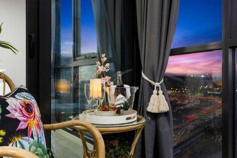 Braddon Penthouse, Top Location, Netflix, WiFi, Views - Accommodation Whitsundays 0