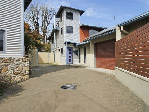 Breakaway Bright - Superb Townhouse - Accommodation Whitsundays 0