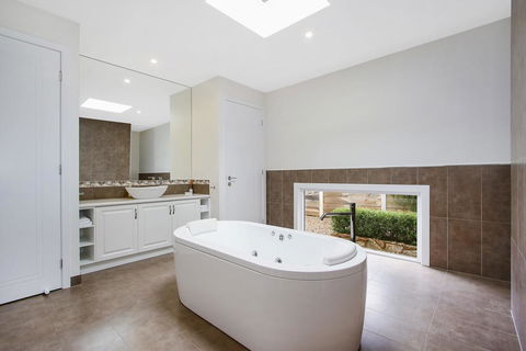 Bright Bliss - Luxury Guesthouse - Accommodation Whitsundays 3