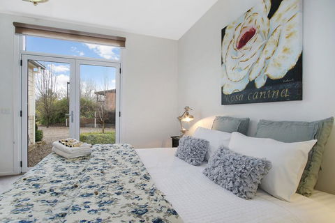Bright Bliss - Luxury Guesthouse - Accommodation Whitsundays 0