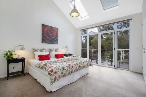 Bright Bliss - Luxury Guesthouse - Accommodation Whitsundays 1