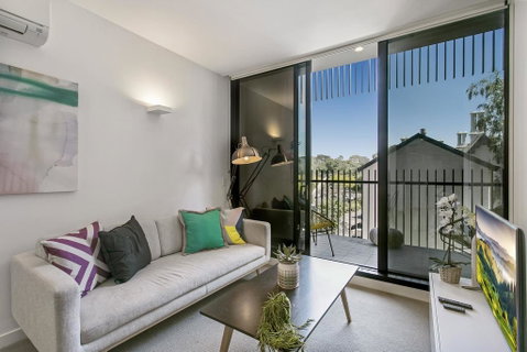 Bright Modern Apartment W Parking And Gym Near CBD - Accommodation Whitsundays 0