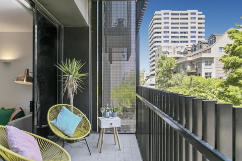 Bright Modern Apartment W Parking And Gym Near CBD - Accommodation Whitsundays 1