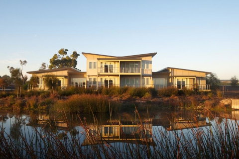 Broadbeach Inverloch Resort - Accommodation Whitsundays 0
