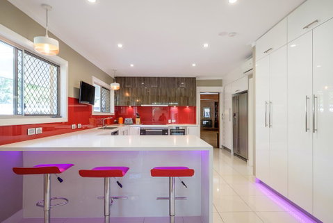 Brookfield Retreat - Large Holiday Home / Group Accommodation - Accommodation Whitsundays 3