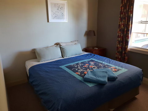 Bunbury's Most Convenient Location - Unit 2 - Accommodation Whitsundays 3