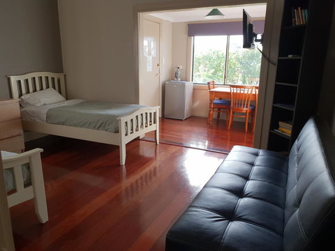 Bunbury's Most Convenient Location - Unit 2 - Accommodation Whitsundays 1
