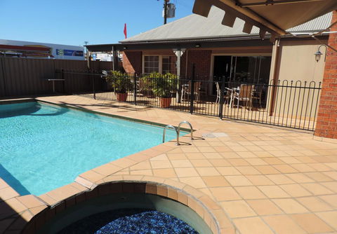 Burke & Wills Mt Isa - Accommodation Whitsundays 0