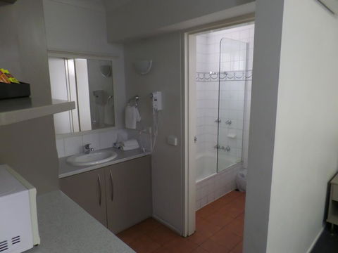 Burke & Wills Mt Isa - Accommodation Whitsundays 3
