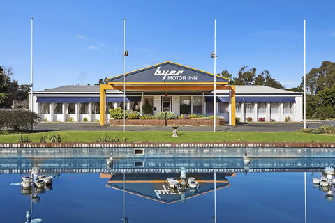 Byer Fountain Motor Inn - Accommodation Whitsundays 0