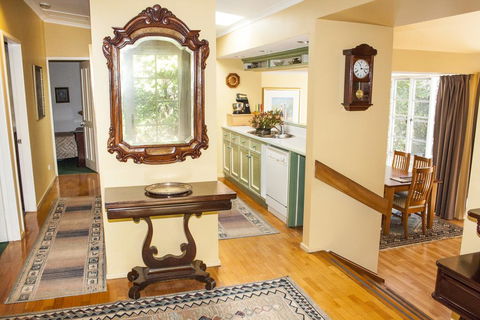 Bygone Beautys Cottages - Bronte Cottage - Accommodation Whitsundays 2