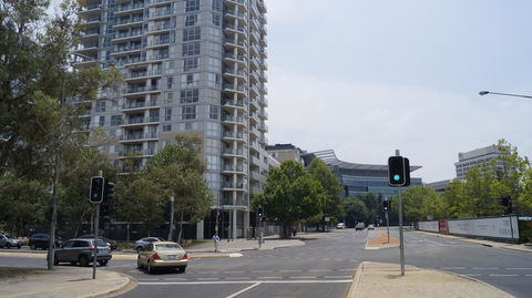 Canberra CBD Metropolitan - Accommodation Whitsundays 3