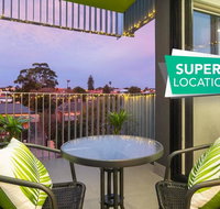Canopy  44-Minutes from the CBD Train and Cafes - Wifi - Nespresso - Amenities - Accommodation Whitsundays