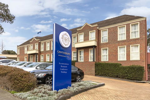 Canterbury International - Accommodation Whitsundays 2