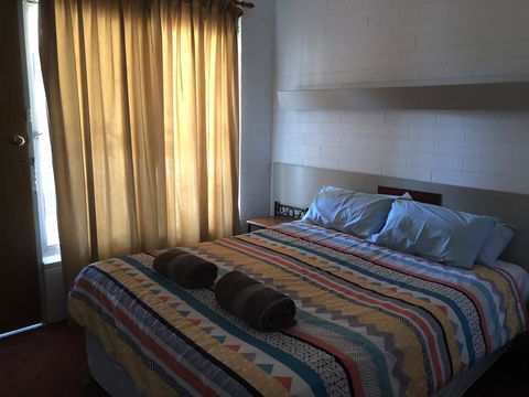Capri Motel - Accommodation Whitsundays 2