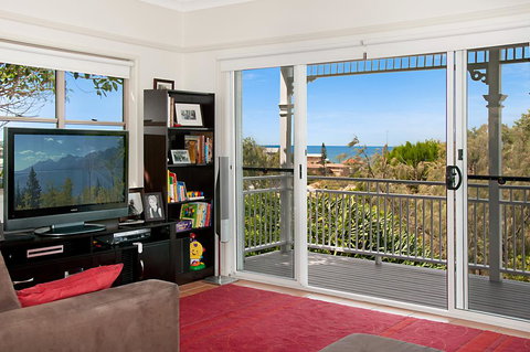 Carolyn's Beach House - Accommodation Whitsundays 2
