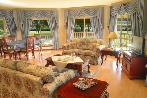 Carolynnes Cottages - Accommodation Whitsundays 2