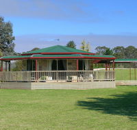 Carolynnes Cottages - Accommodation Whitsundays