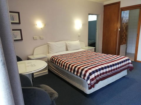 Casey On Princes Motel - Accommodation Whitsundays 3