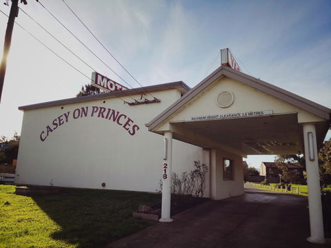 Casey On Princes Motel - Accommodation Whitsundays 0