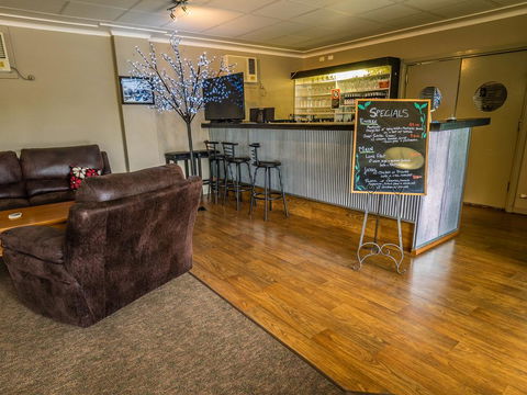 Casino Motor Inn - Accommodation Whitsundays 0