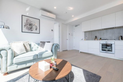 CBD & Garden View Stylish 1 Bedroom Apt @Avant - Accommodation Whitsundays 2