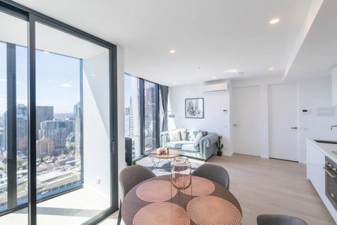 CBD & Garden View Stylish 1 Bedroom Apt @Avant - Accommodation Whitsundays 3