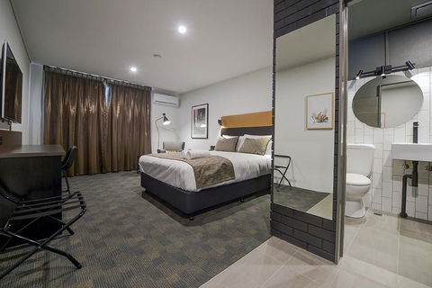 CBD Motor Inn - Accommodation Whitsundays 0