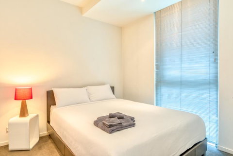 CBD, Collins St Address, Near Southern Cross - 2 Beds - Accommodation Whitsundays 3