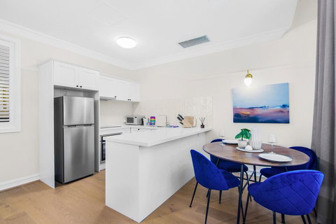 Central Apartment With Spacious Living And Dining - Accommodation Whitsundays 3